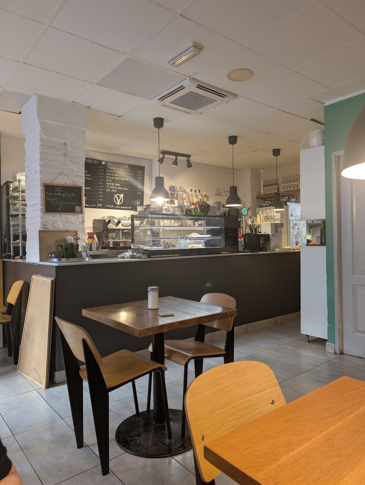 Café Madrigal: the place