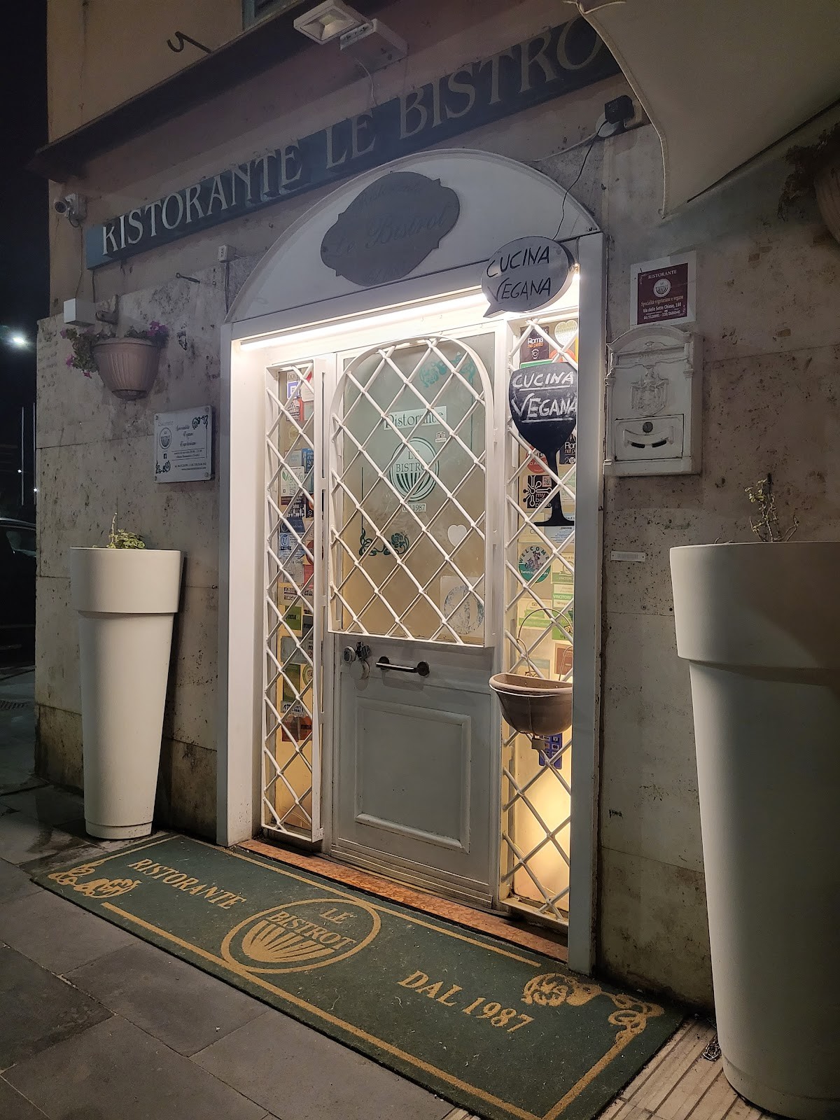 Le Bistrot: the place
