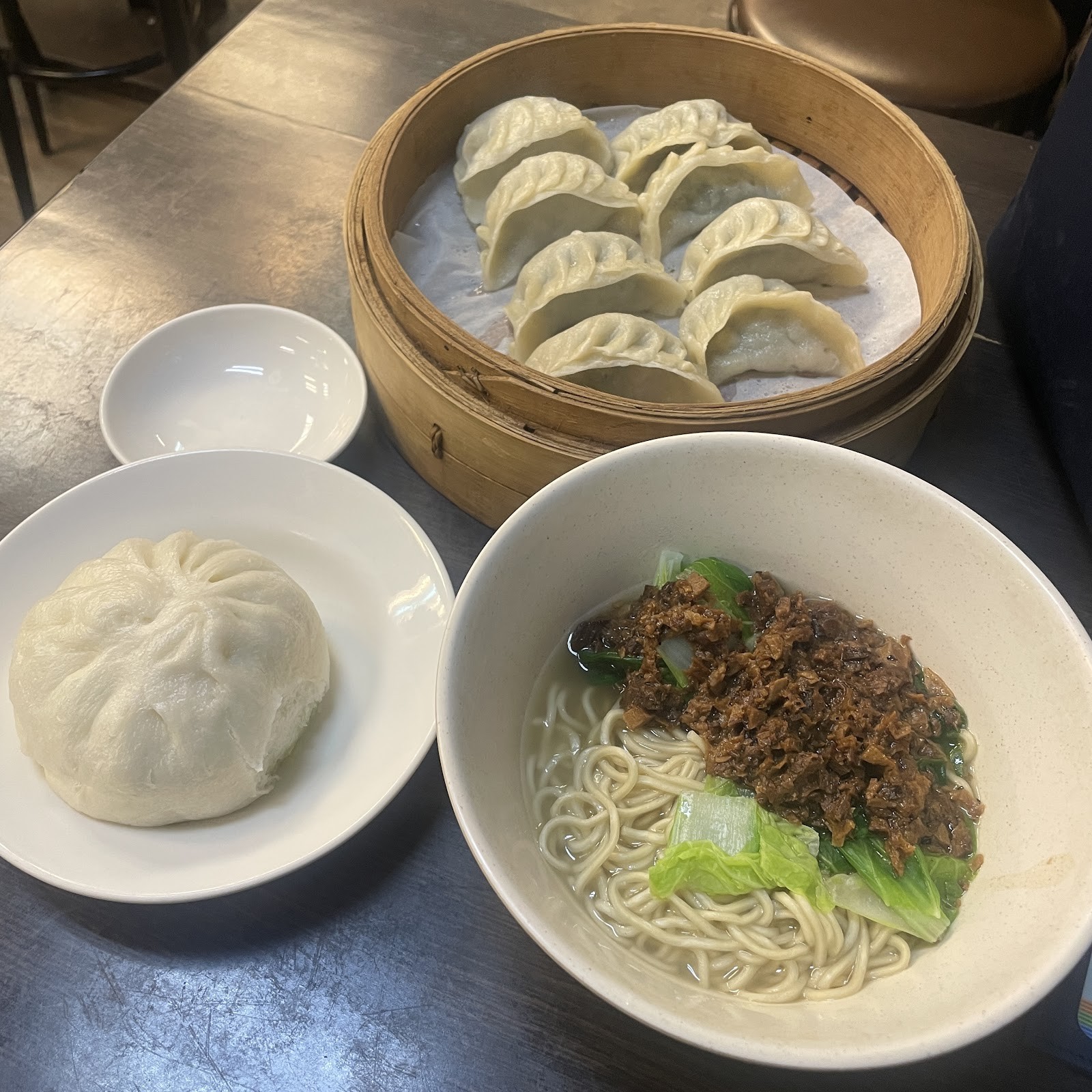 Xuě Lǐ Hóng 雪裏紅素食點心: food & drinks
