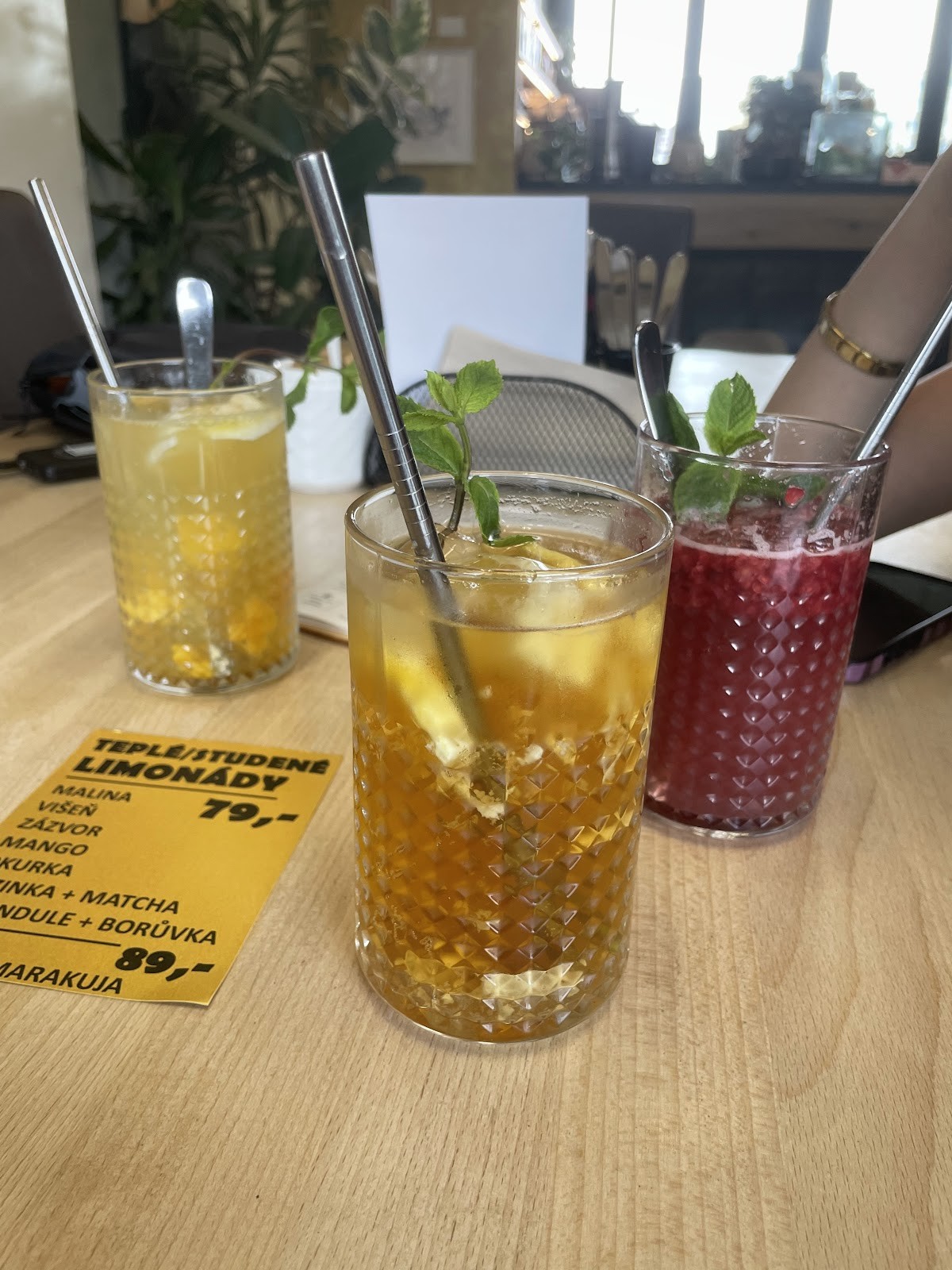Mamafood bistro: food & drinks