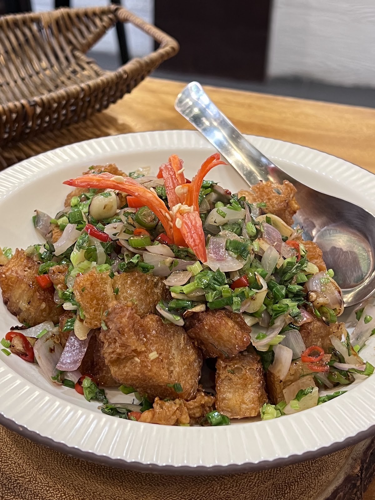 Kem-Kon Charoennakhon (เข้ม-ข้น เจริญนคร) 100% Vegan: food & drinks