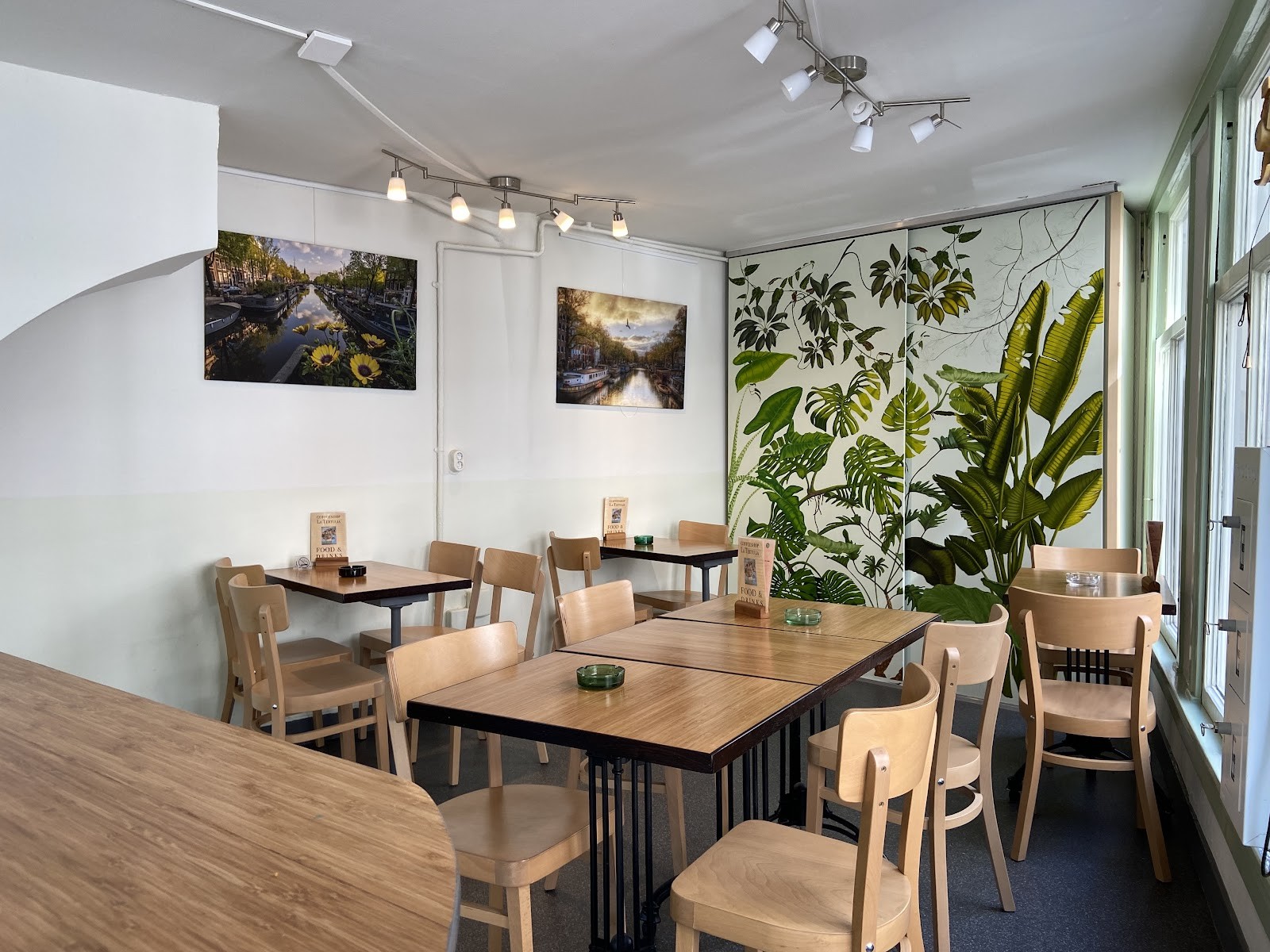 Coffeeshop La Tertulia: the place