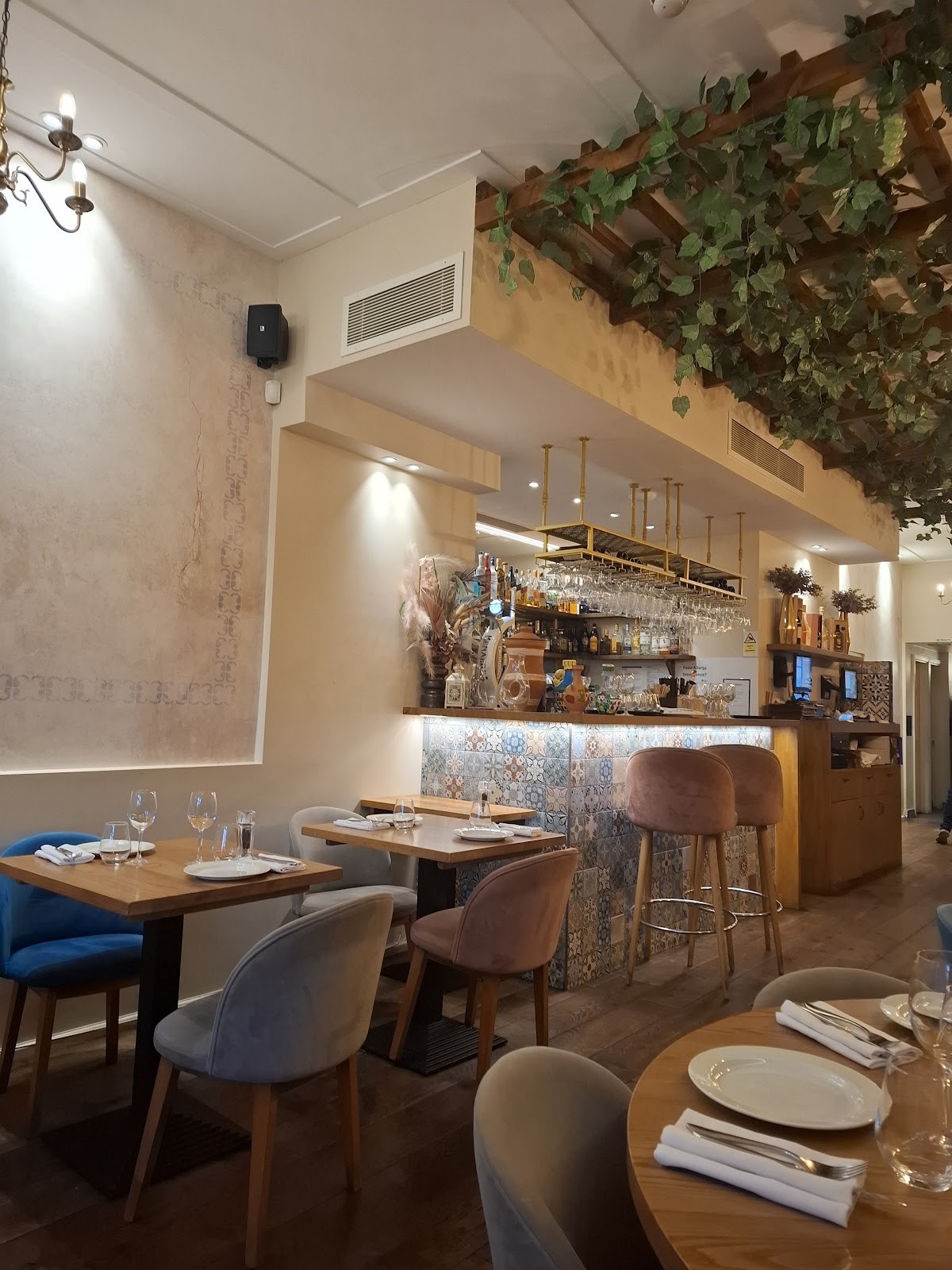 Ruba Restaurant: the place