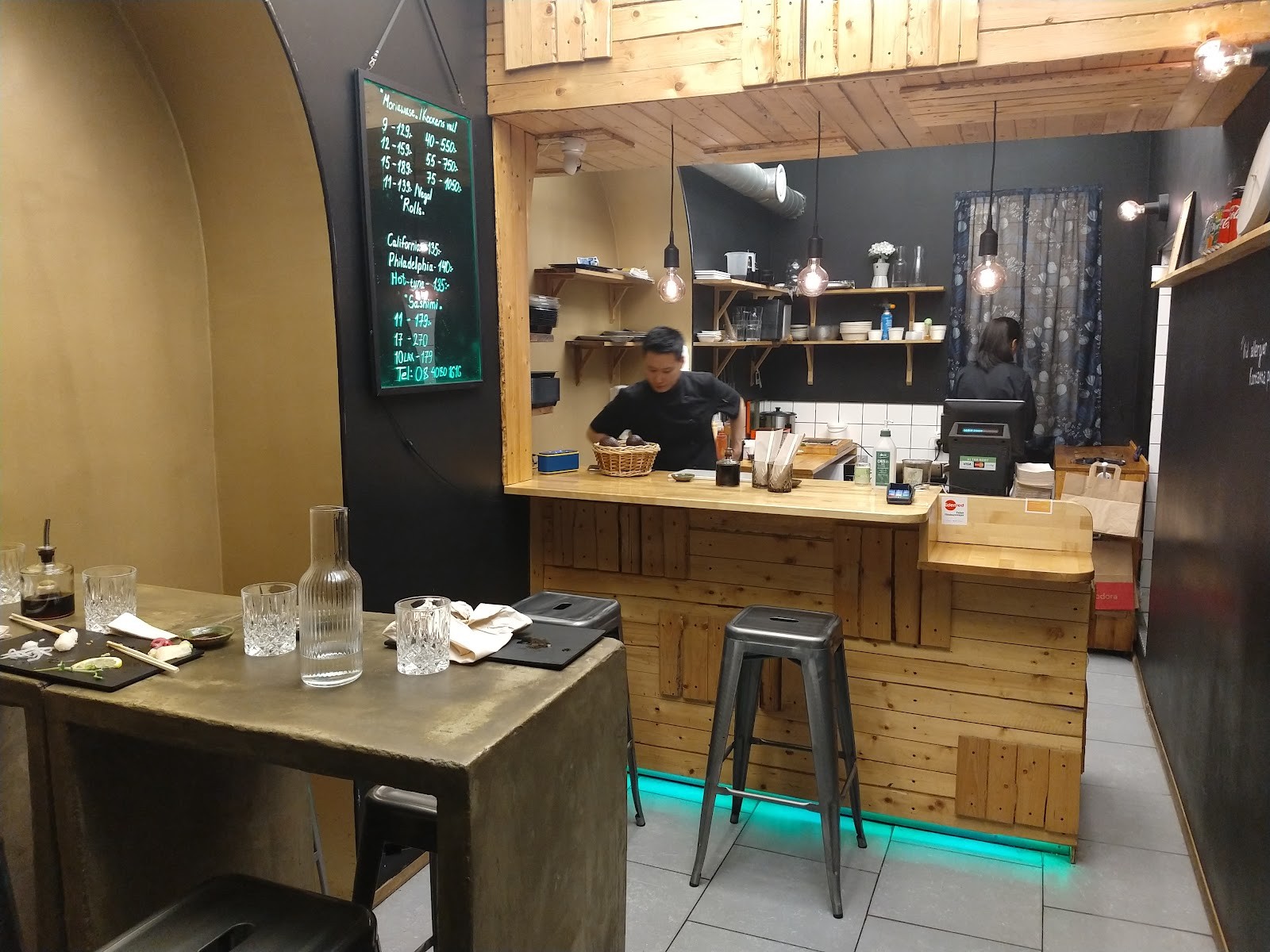 Mogge Sushi: the place