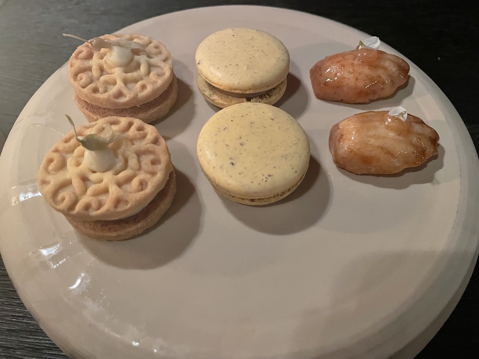 SEVEN SWANS: food & drinks