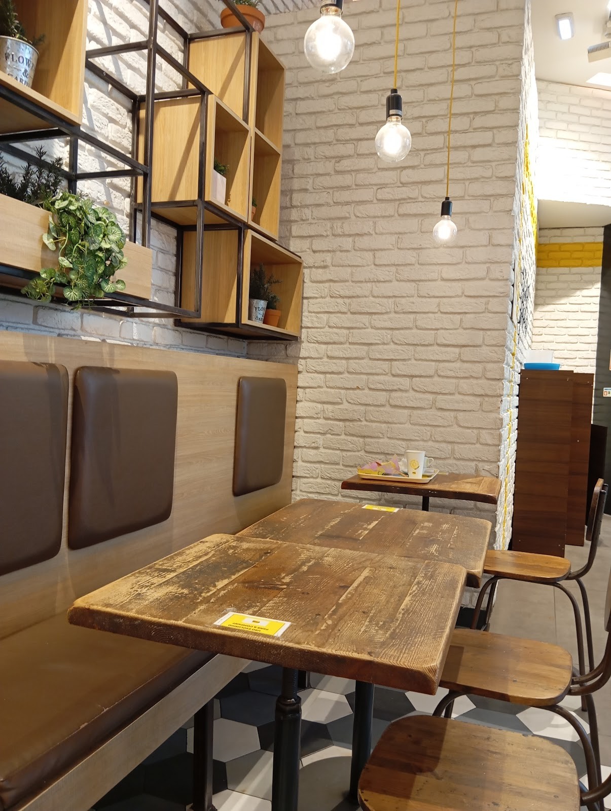 Pan's And Company - Colombo Shopping Centre: the place