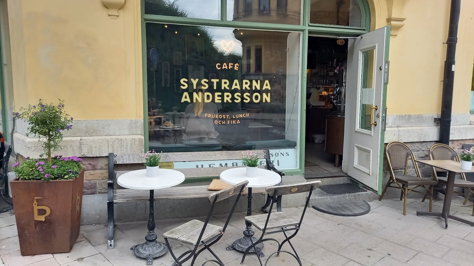 Systrarna Andersson: the place