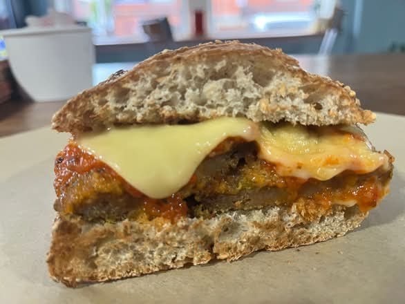 LUHV VEGAN DELI: food & drinks