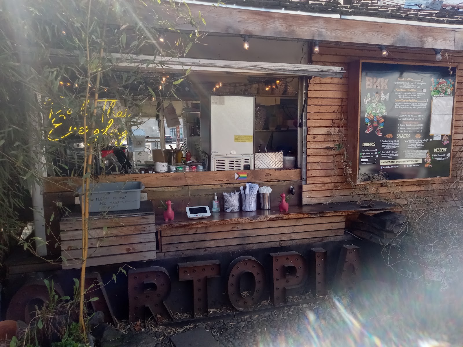 BKK PAD THAI @CARTOPIA: the place