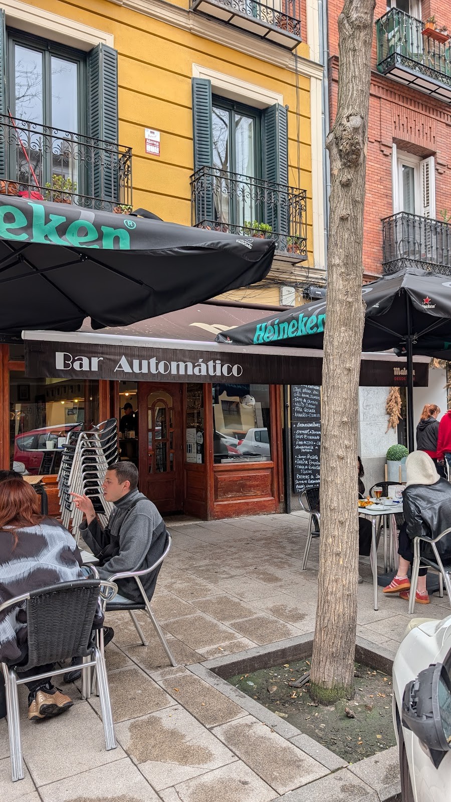Bar Automático: the place