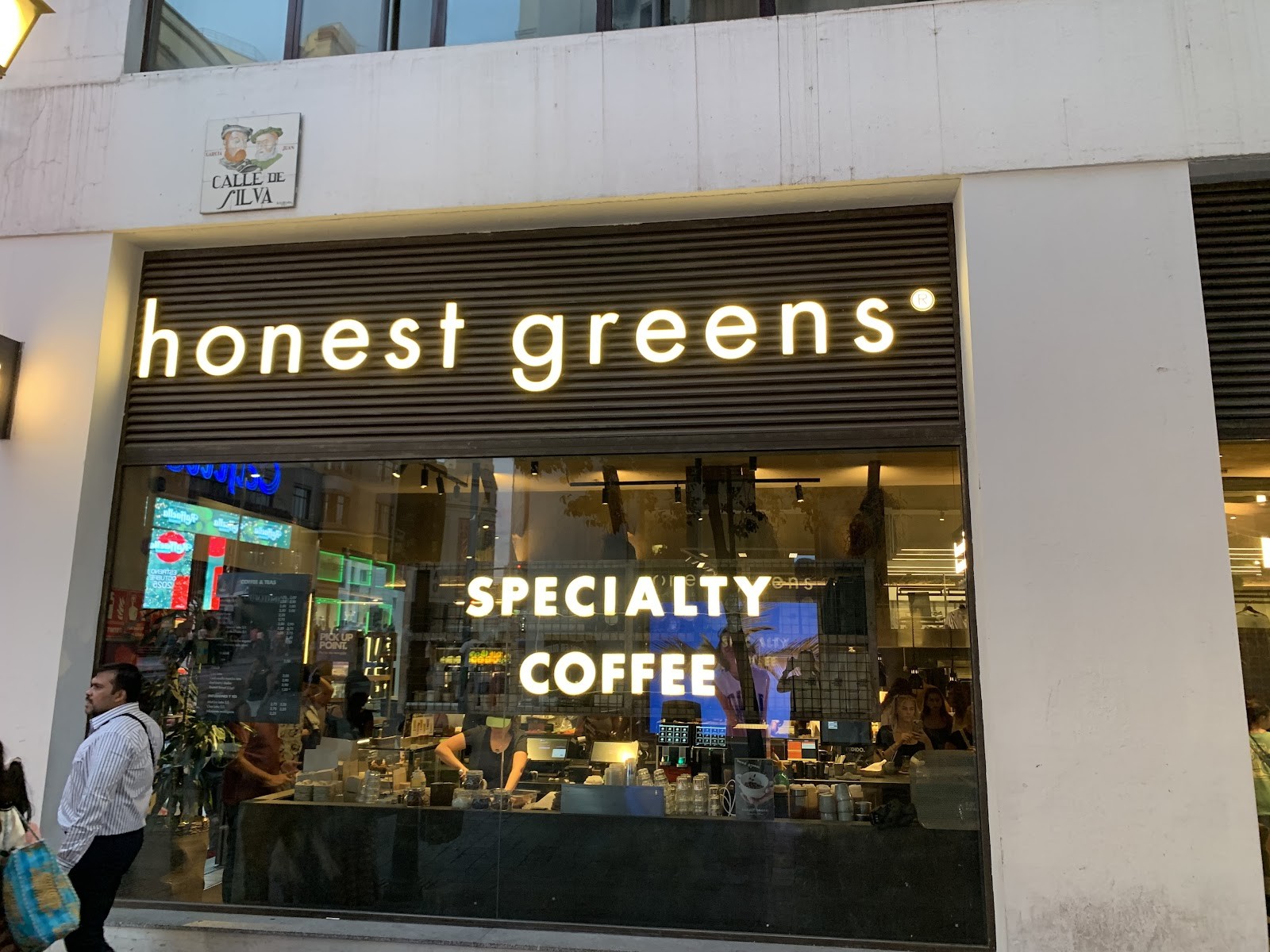 Honest Greens Gran Vía 52: the place