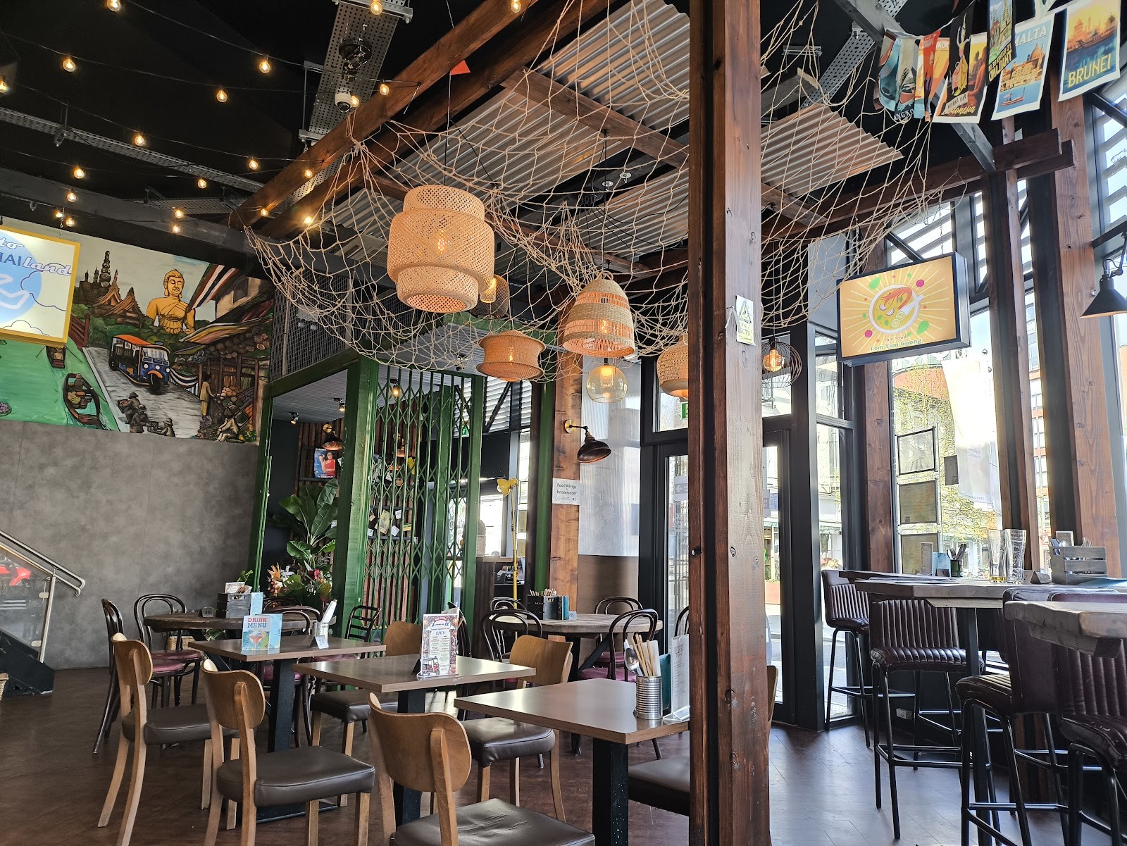 Mee Japanese & Thai Street Food: the place