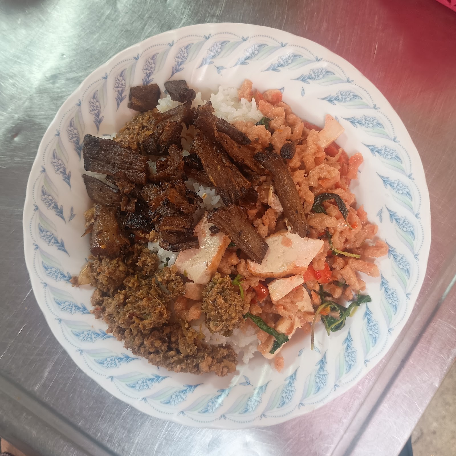 Prapai's Vegetarian Kitchen: food & drinks