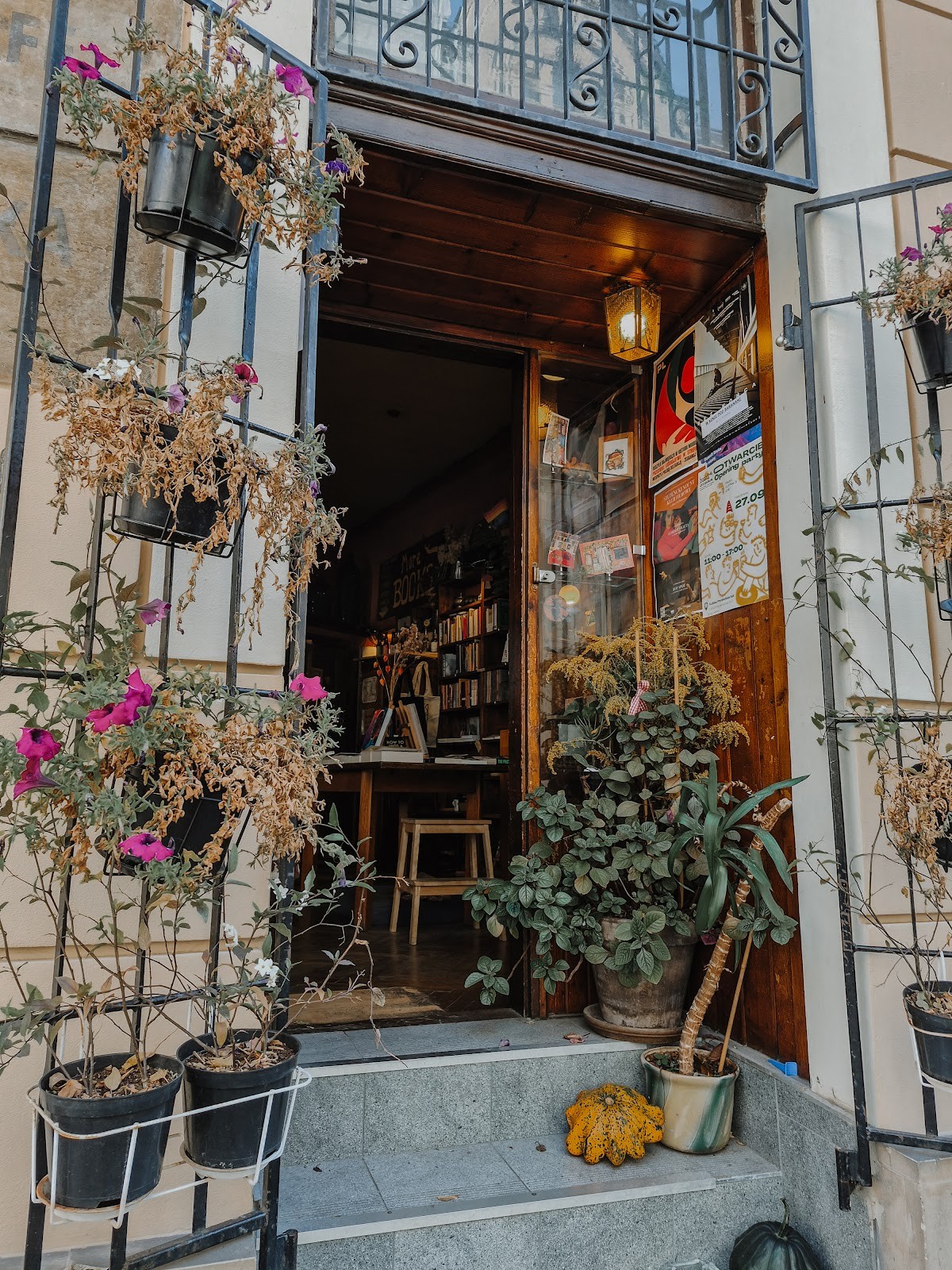 Massolit Books & Café: the place