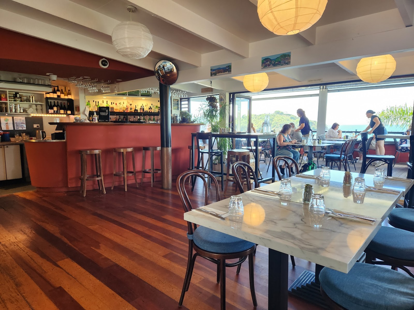 Vino Vino Restaurant & Bar: the place