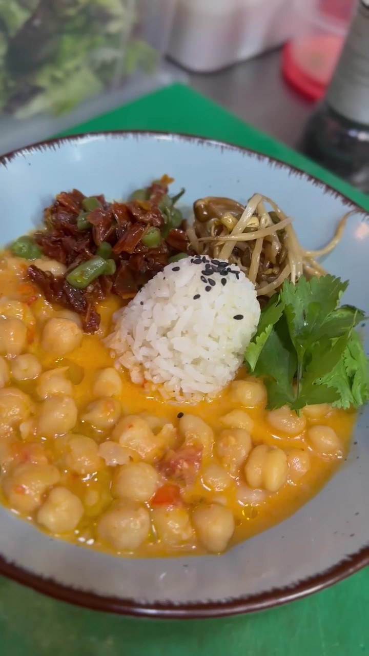 Restaurante Vegano Cor Del Pilar: food & drinks