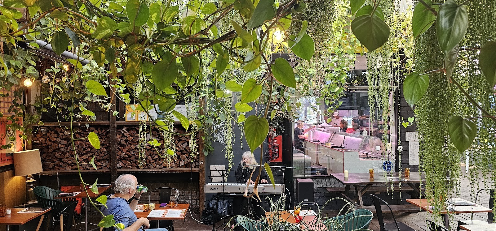 Portone Woodfired Pizza & Bar: the place