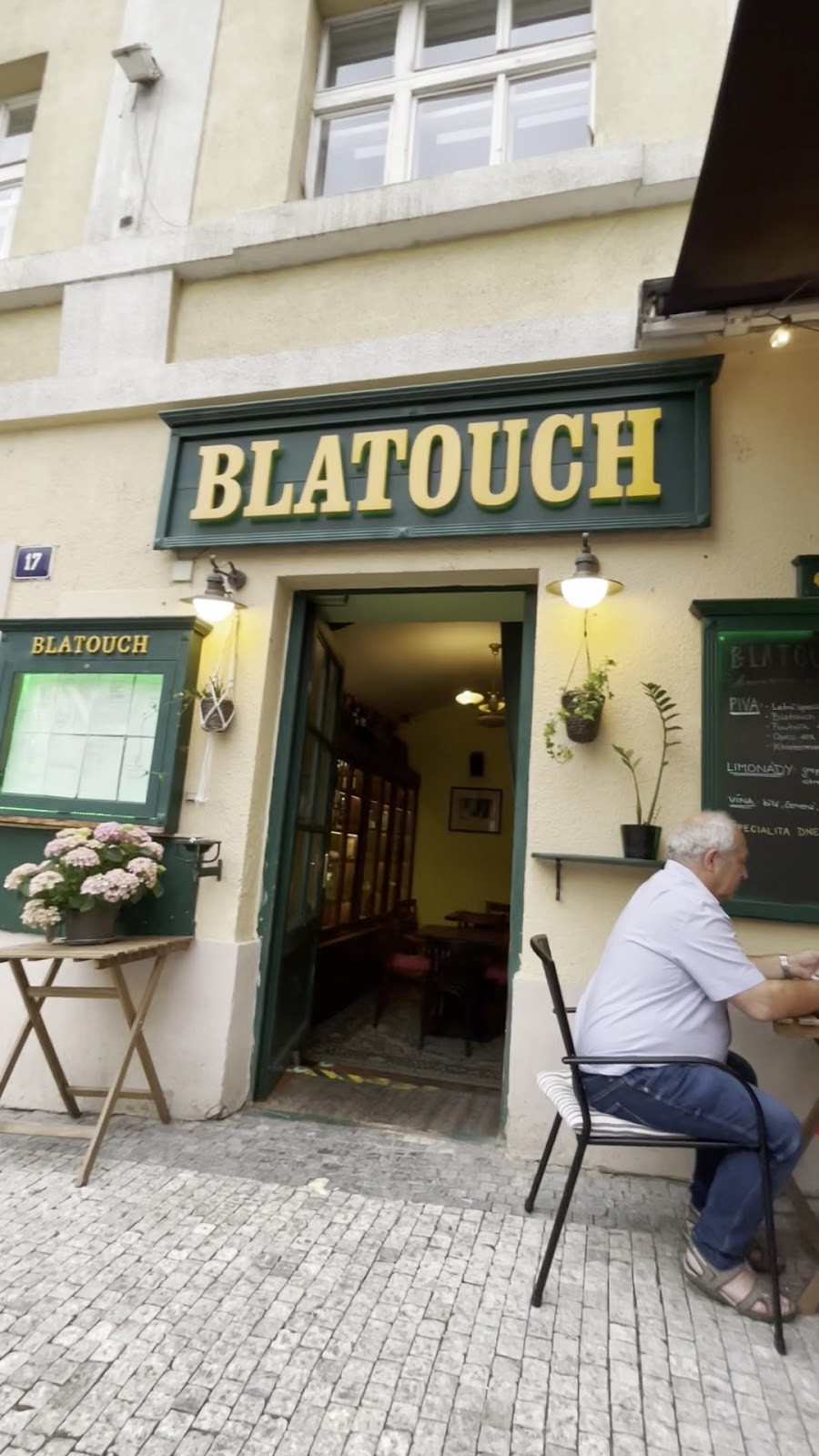 Kavárna & bistro Blatouch: the place