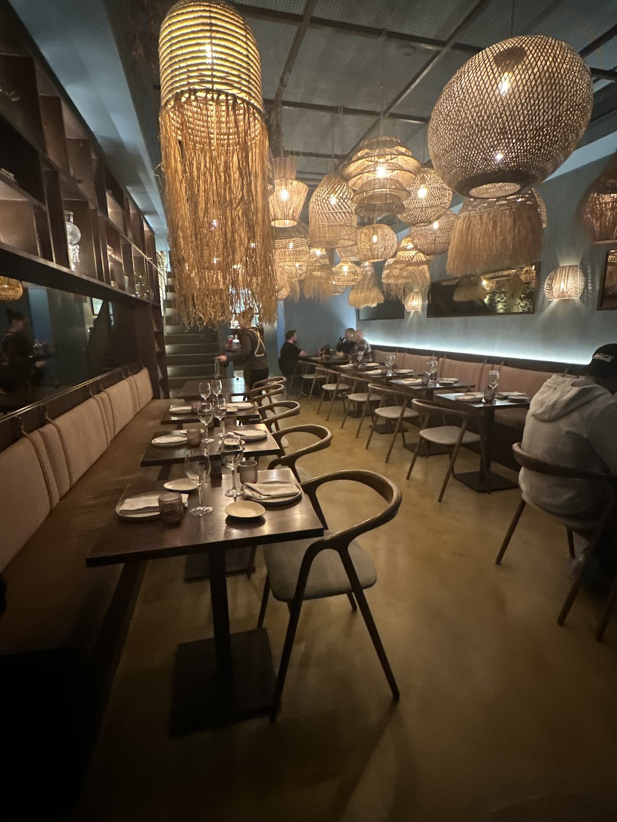 MUST FOOD & WINE: the place