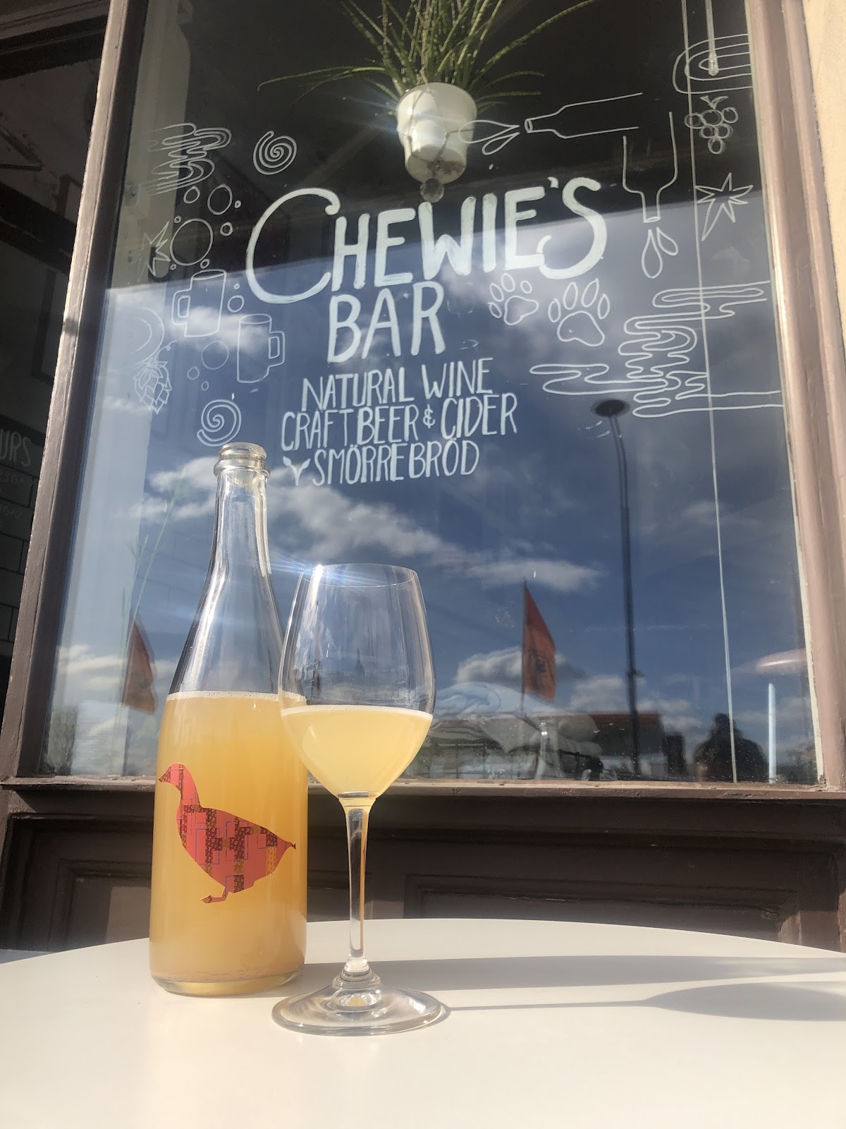 Chewie's Bar: food & drinks