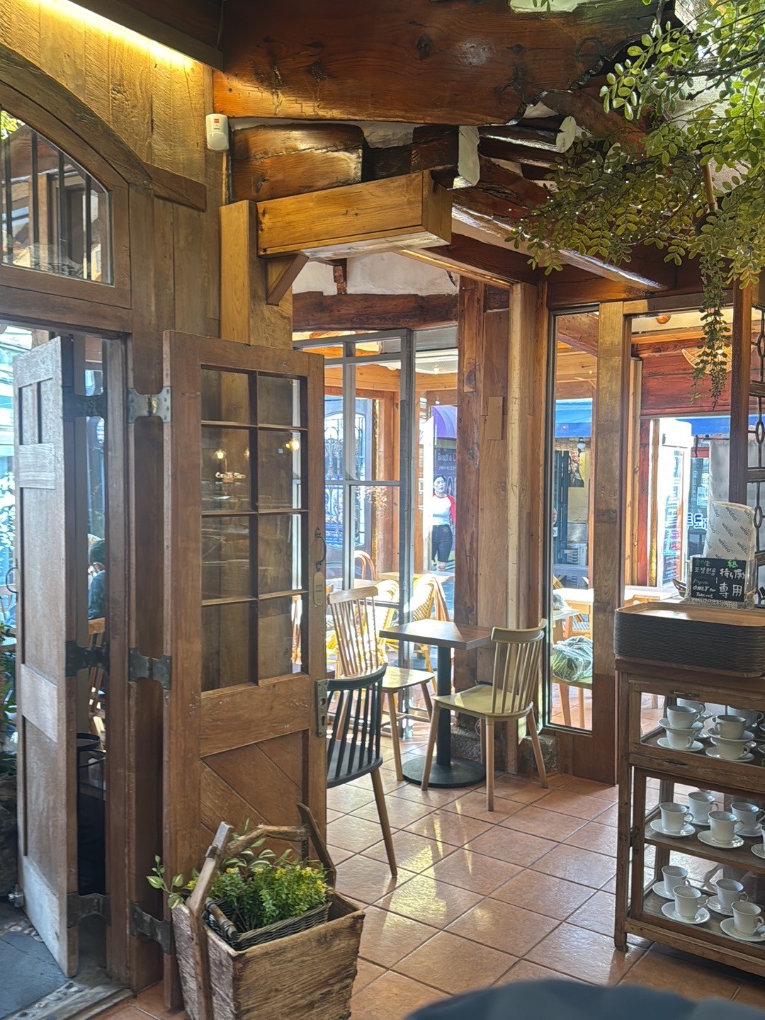 온지심 익선동 맛집 | 브런치 | Onjisim Ikseon Cafe | Hanok | 益善洞 カフェ | ベーグル | 益善洞 咖啡廳 | 韓屋: the place