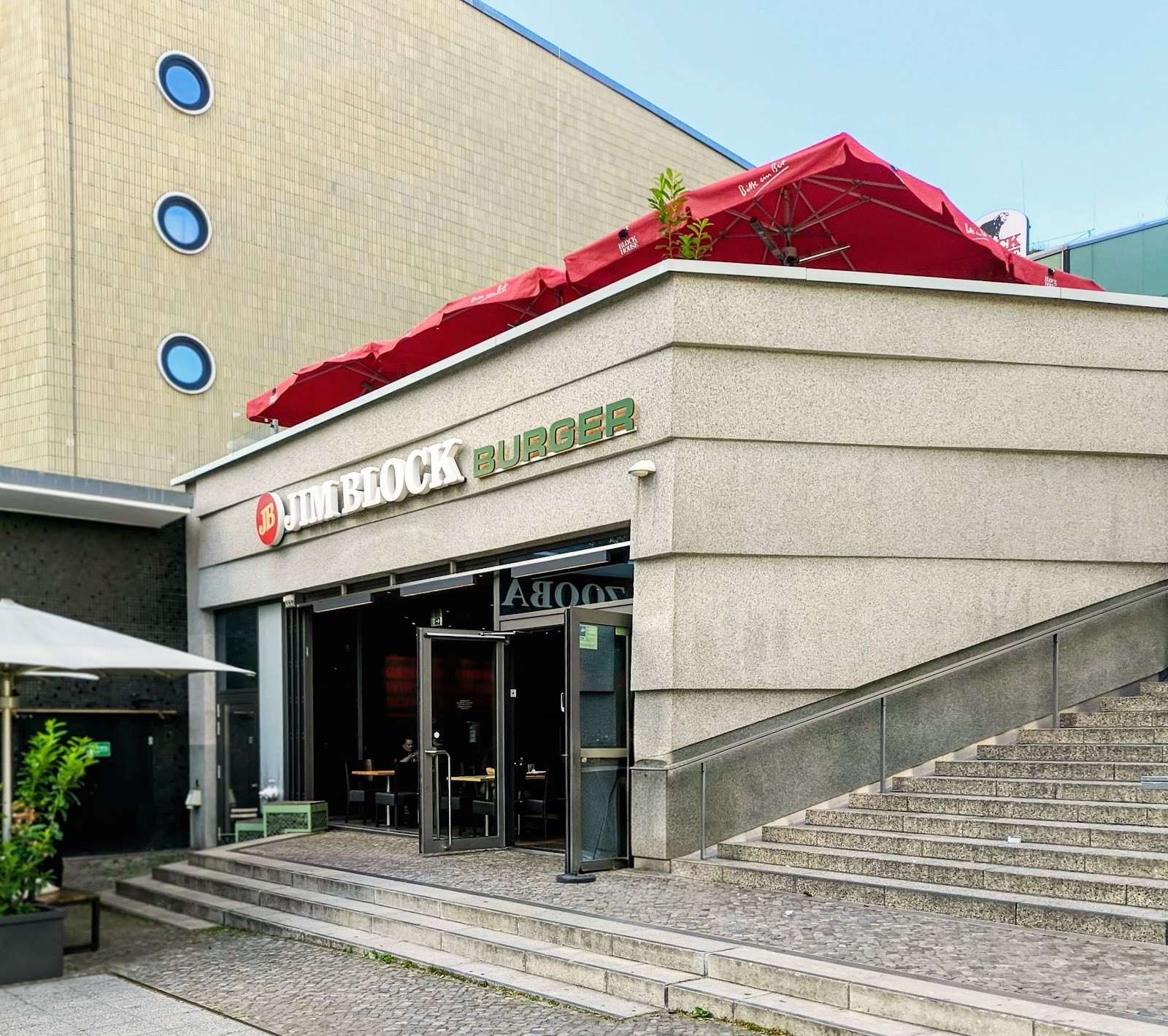Jim Block Burgers: the place