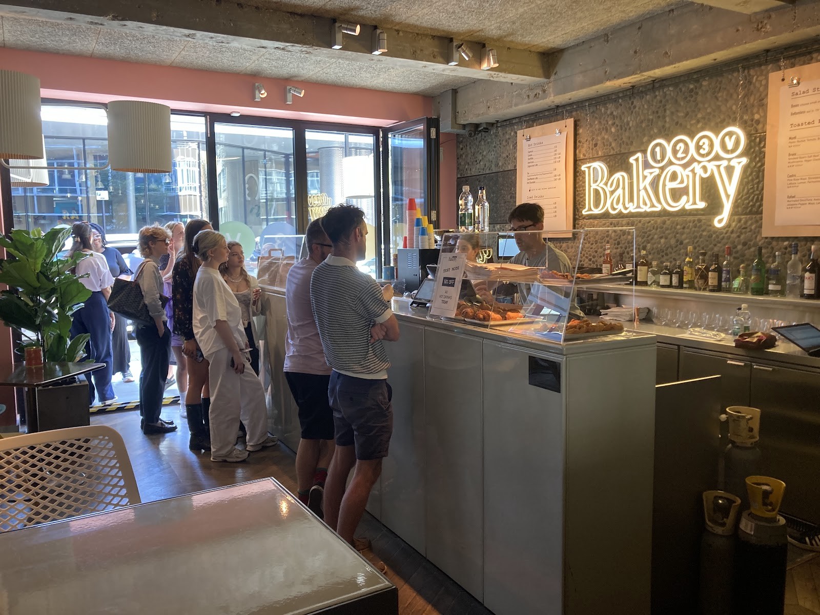 123V Bakery & Cafeteria: the place