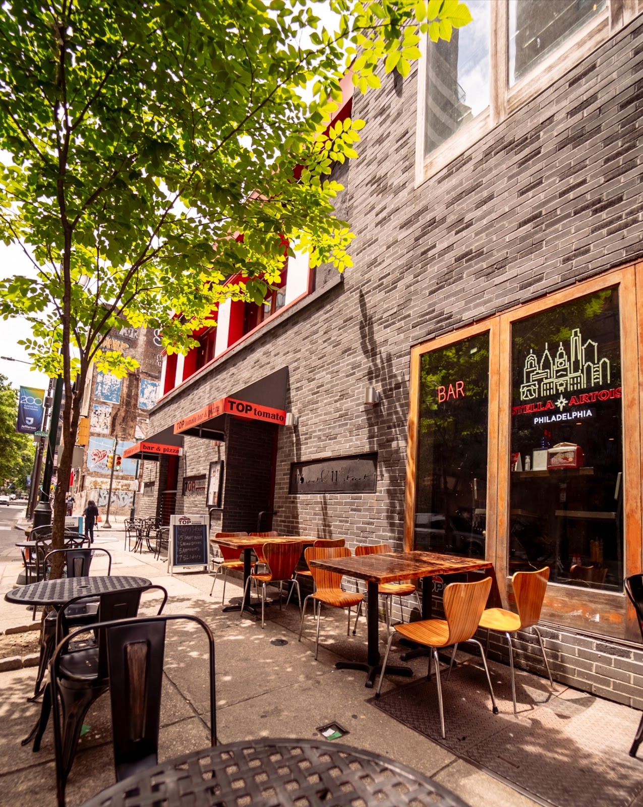Top Tomato Bar & Pizza: the place