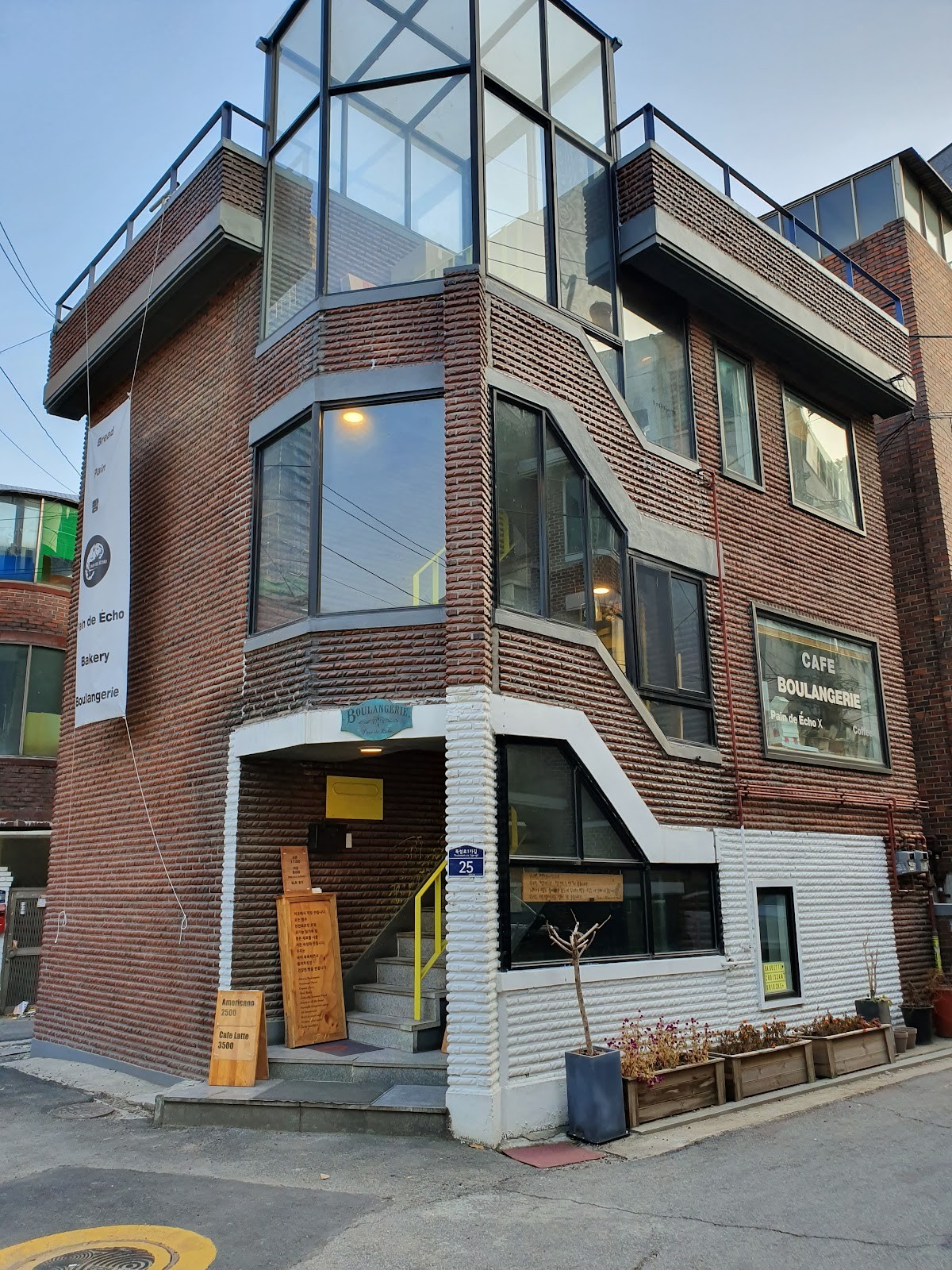 Pain de echo: the place