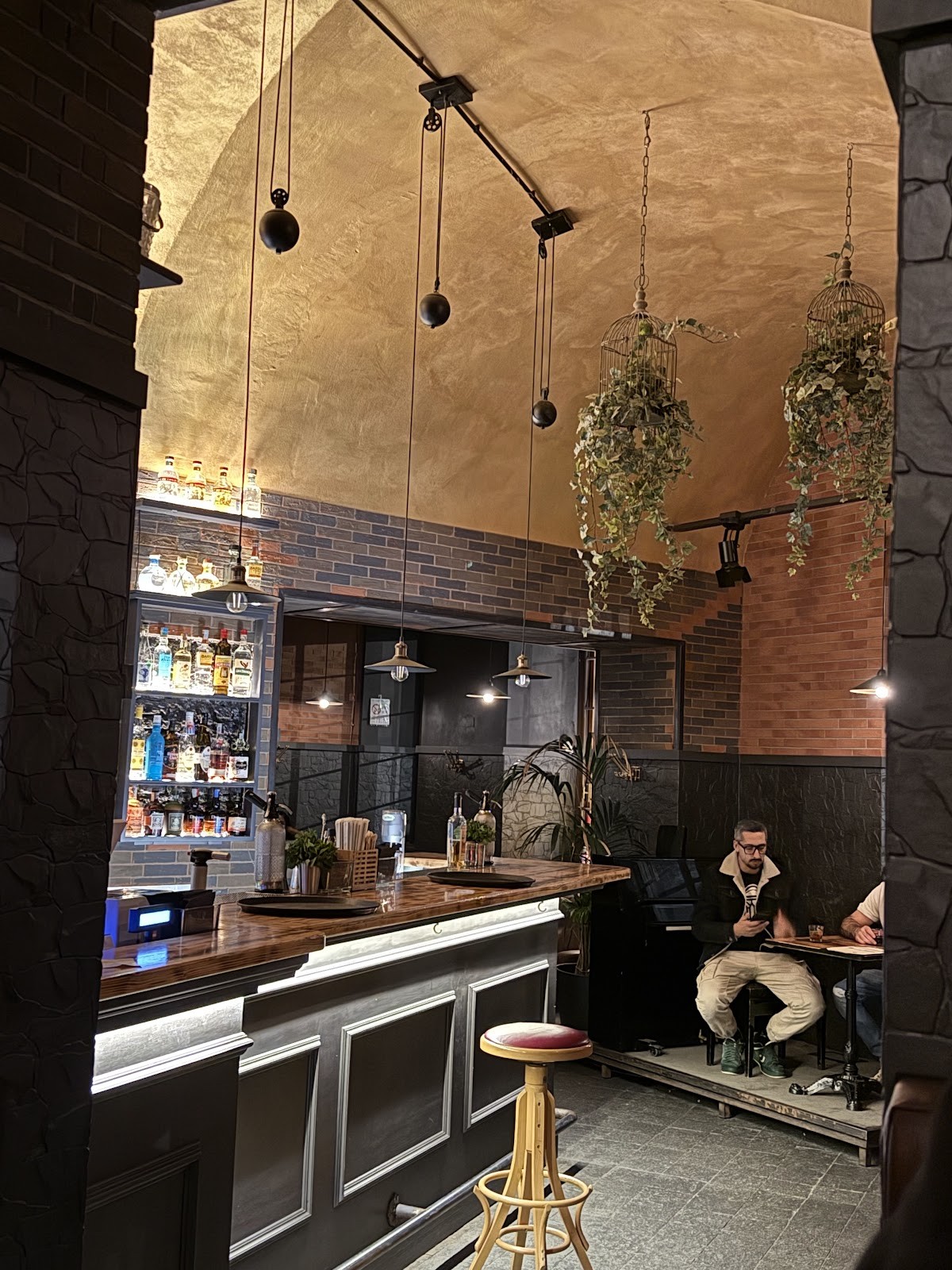 Tclub Street Bar: the place