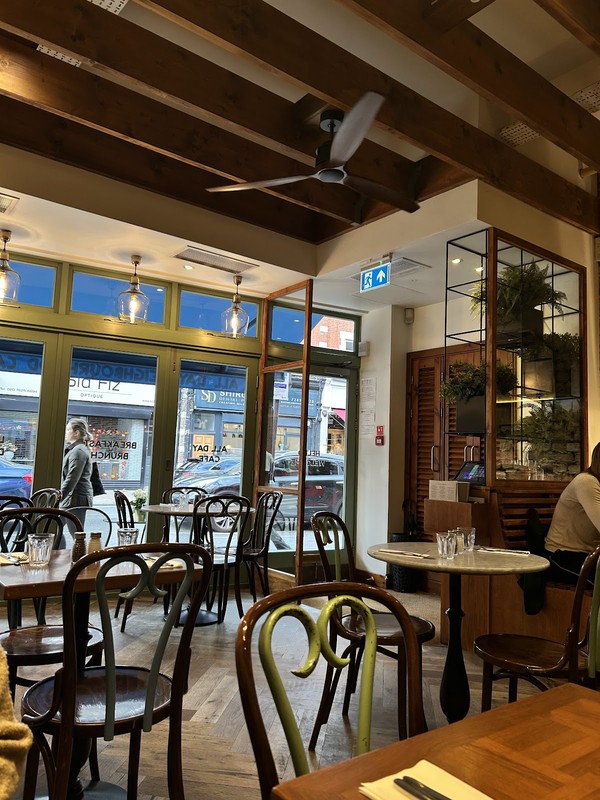 Bob's Café Queen's Park: photo 4