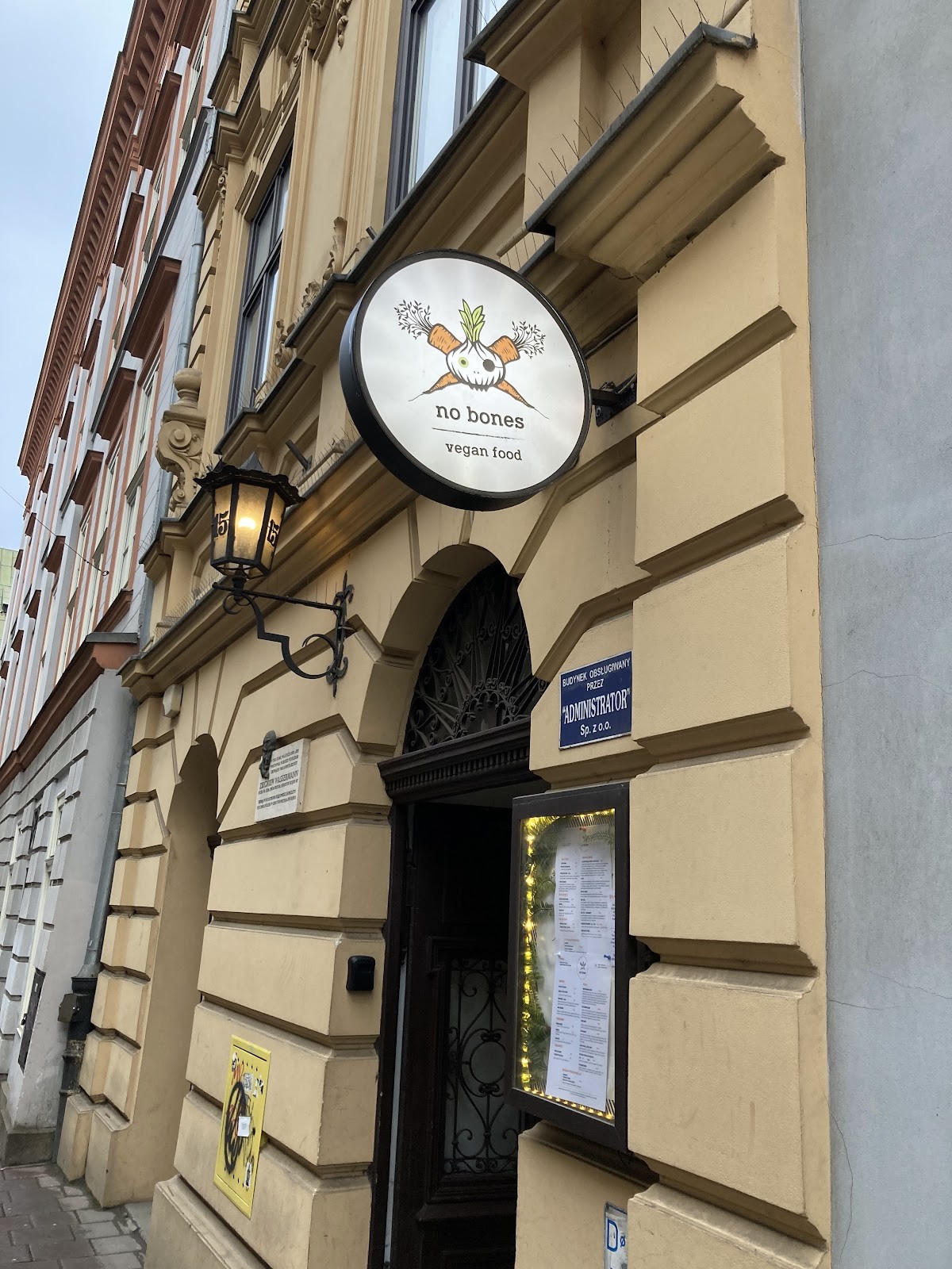 No Bones Vegan Food: the place
