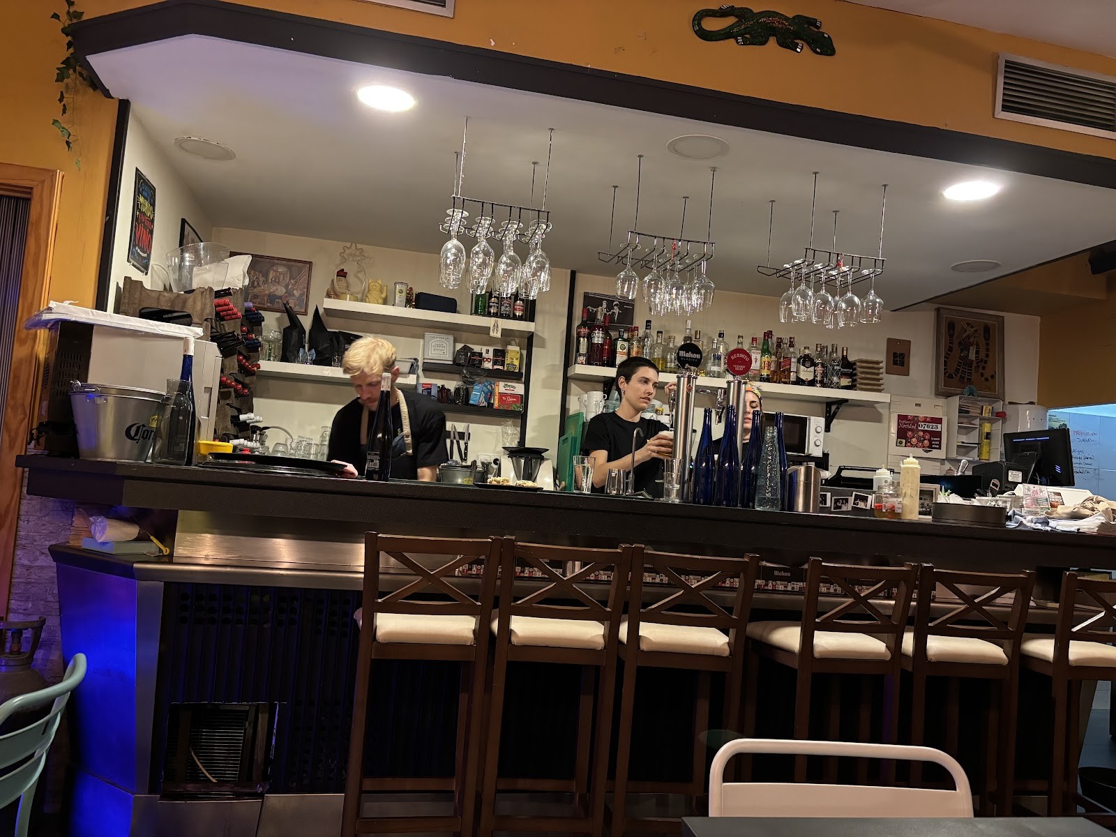 Doxa Plant Based: the place