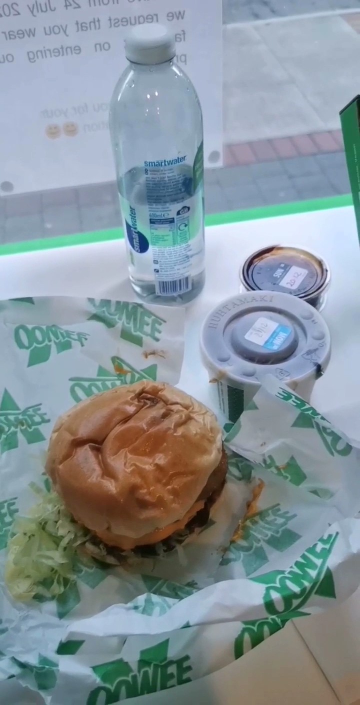 Oowee Vegan Baldwin St. - Plant Based Burgers, Fried Chicken & Shakes.: food & drinks