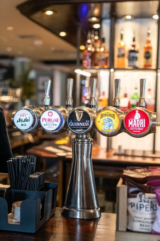 The Huntsman And Hounds: the place
