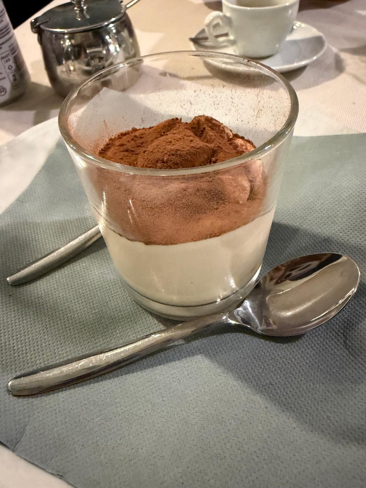 Mezzaluna: food & drinks