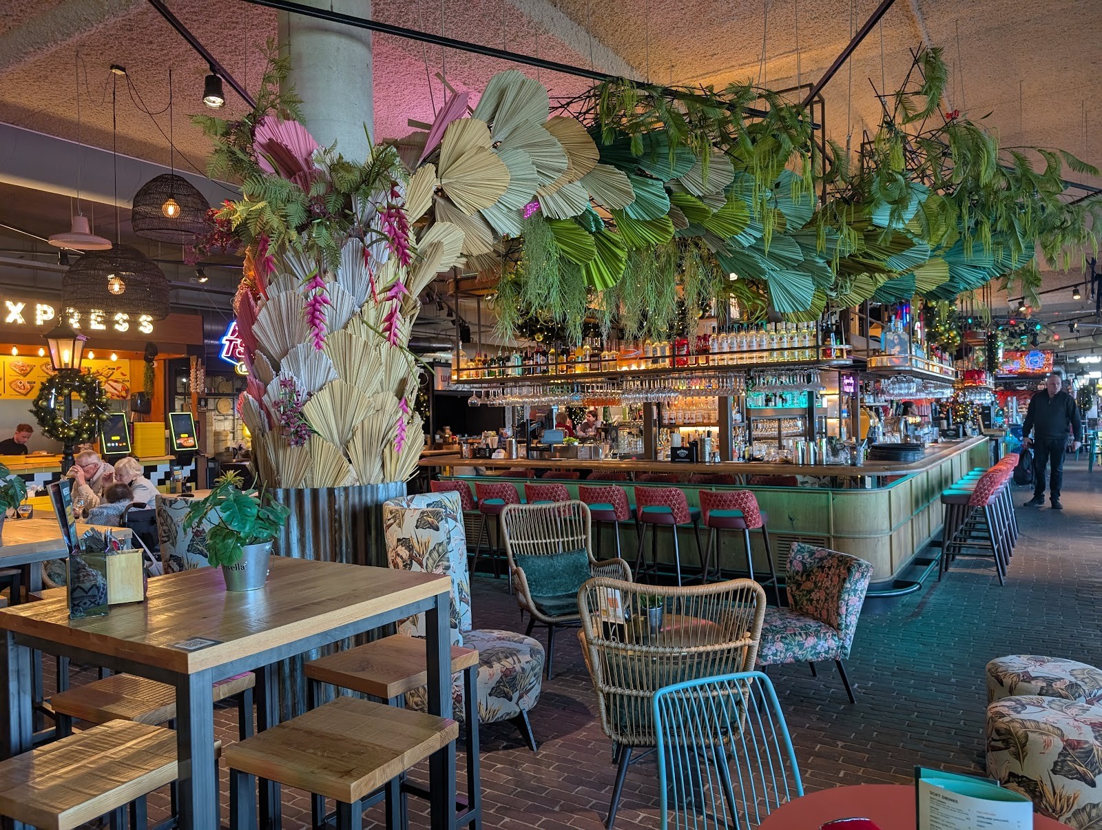 Foodhall Scheveningen: the place