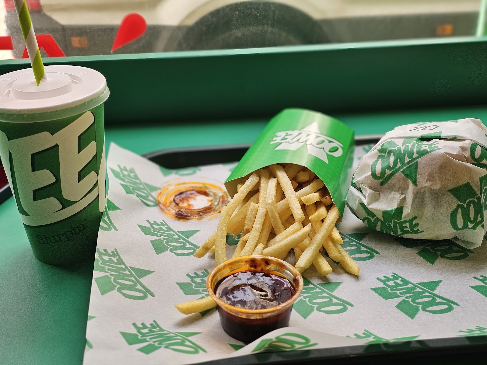 Oowee Vegan Brighton - Plant Based Burgers, Fried Chicken & Shakes.: food & drinks