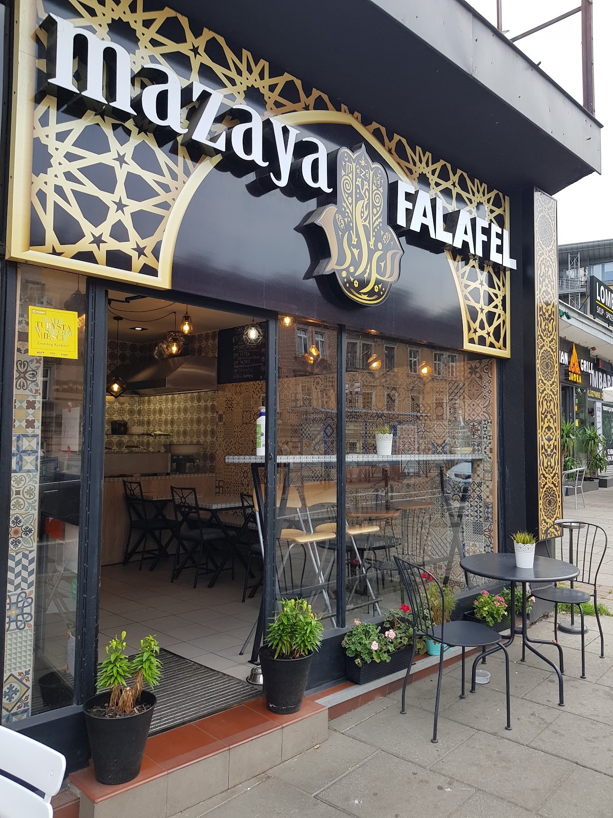 Restauracja Mazaya: the place