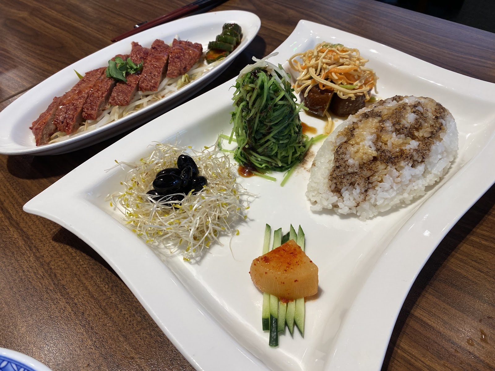 Feng Wei Ting Delicious Vegetarian Food House: food & drinks