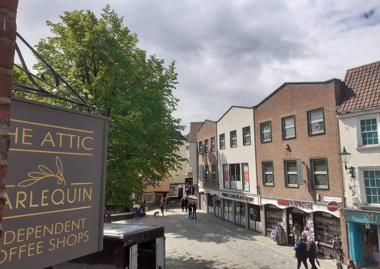 Harlequin Coffee and Tea House: the place
