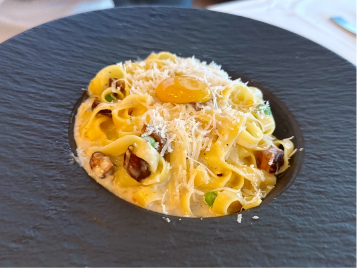 Crossroads Kitchen: food & drinks