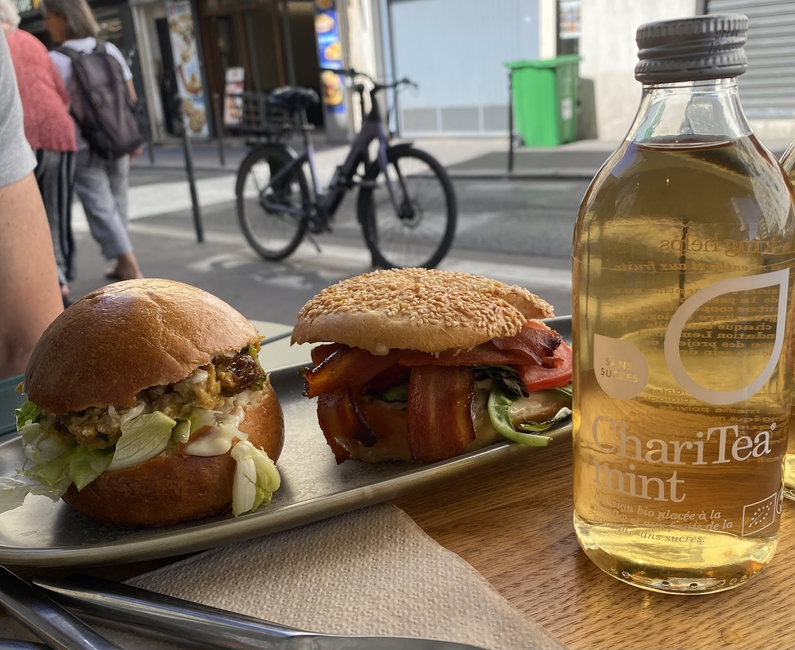 Land&Monkeys Pernety: food & drinks