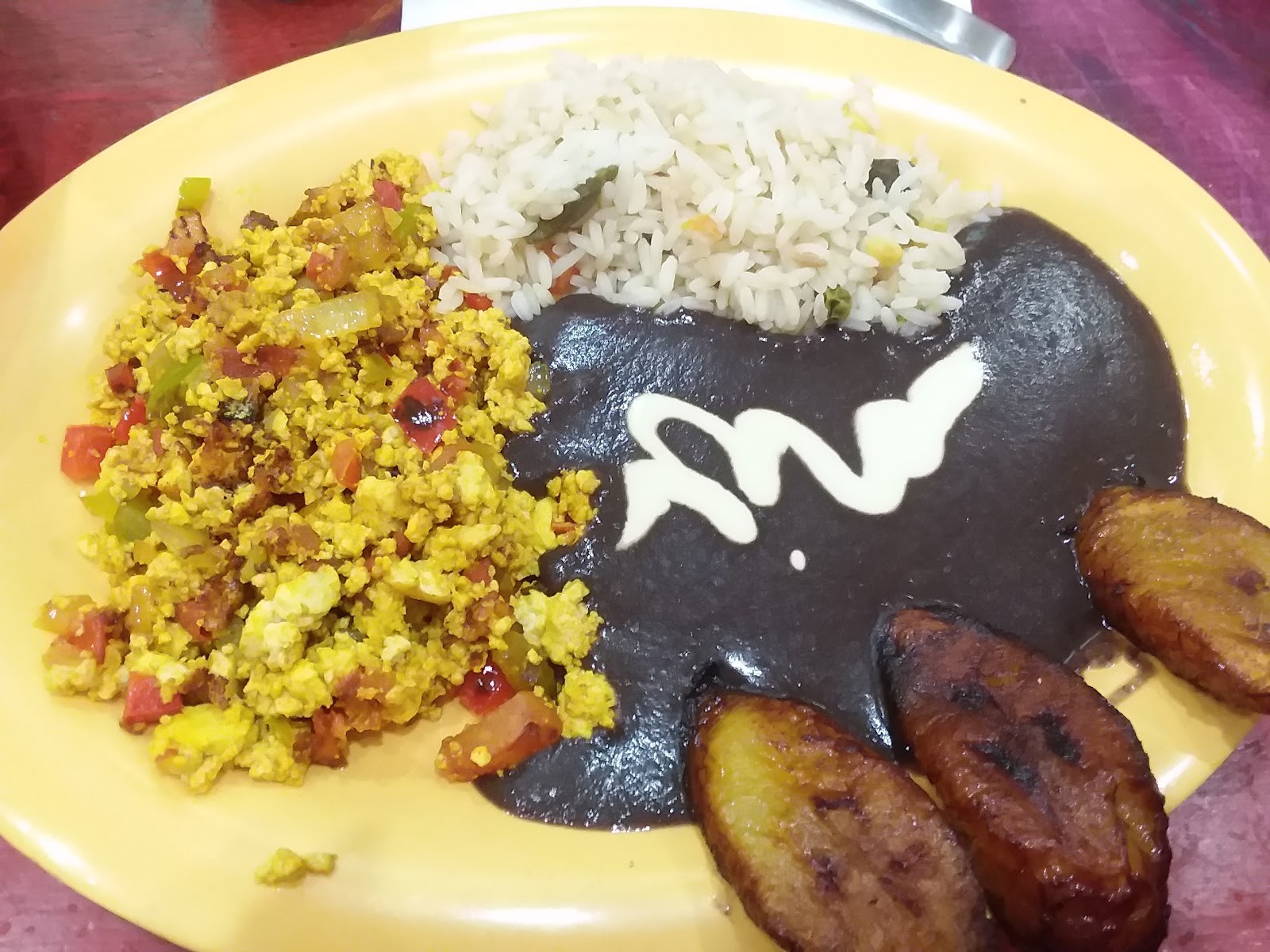 Mama's International Tamales: food & drinks