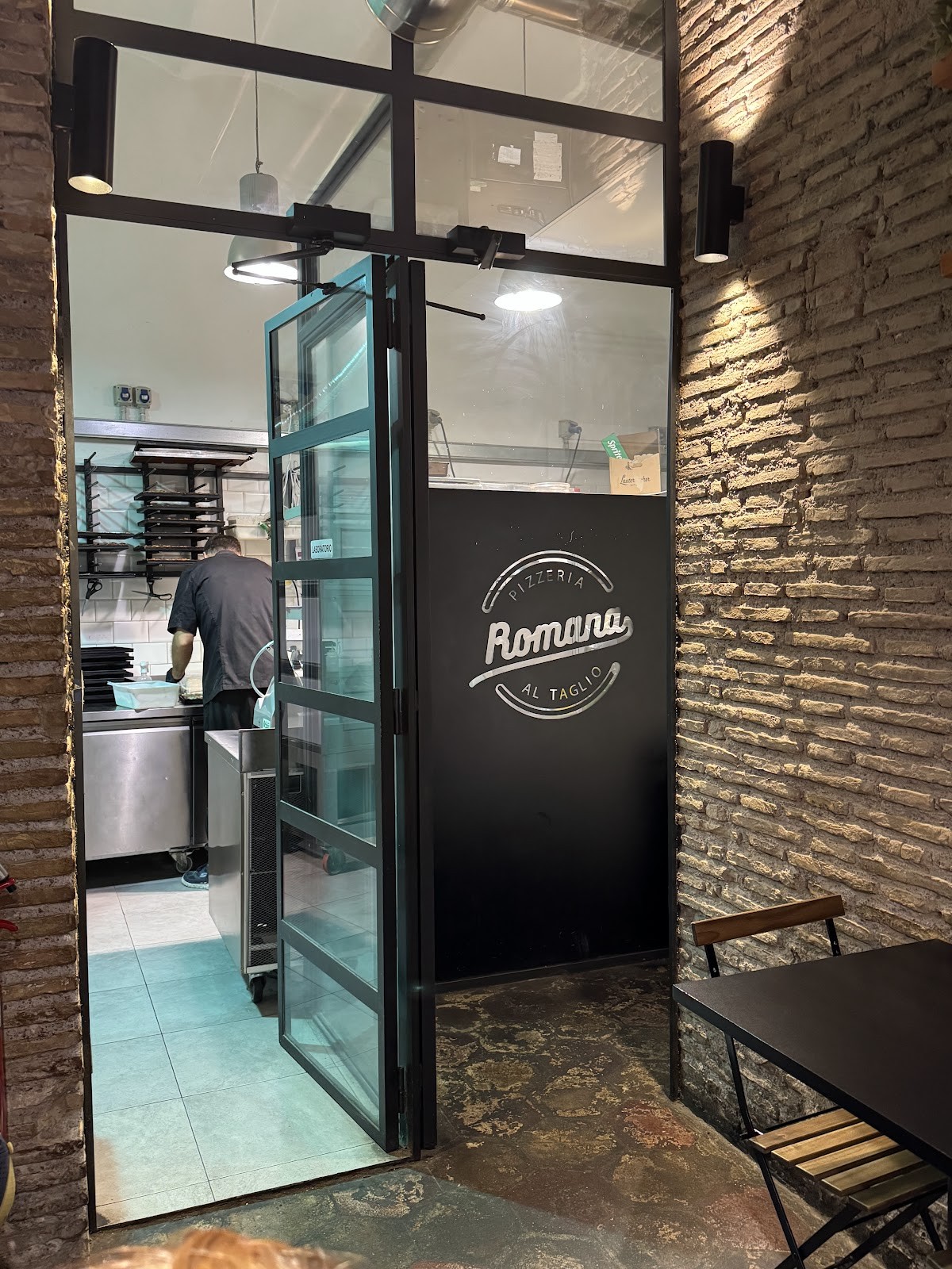 Pizzeria Romana Rione Ponte: the place