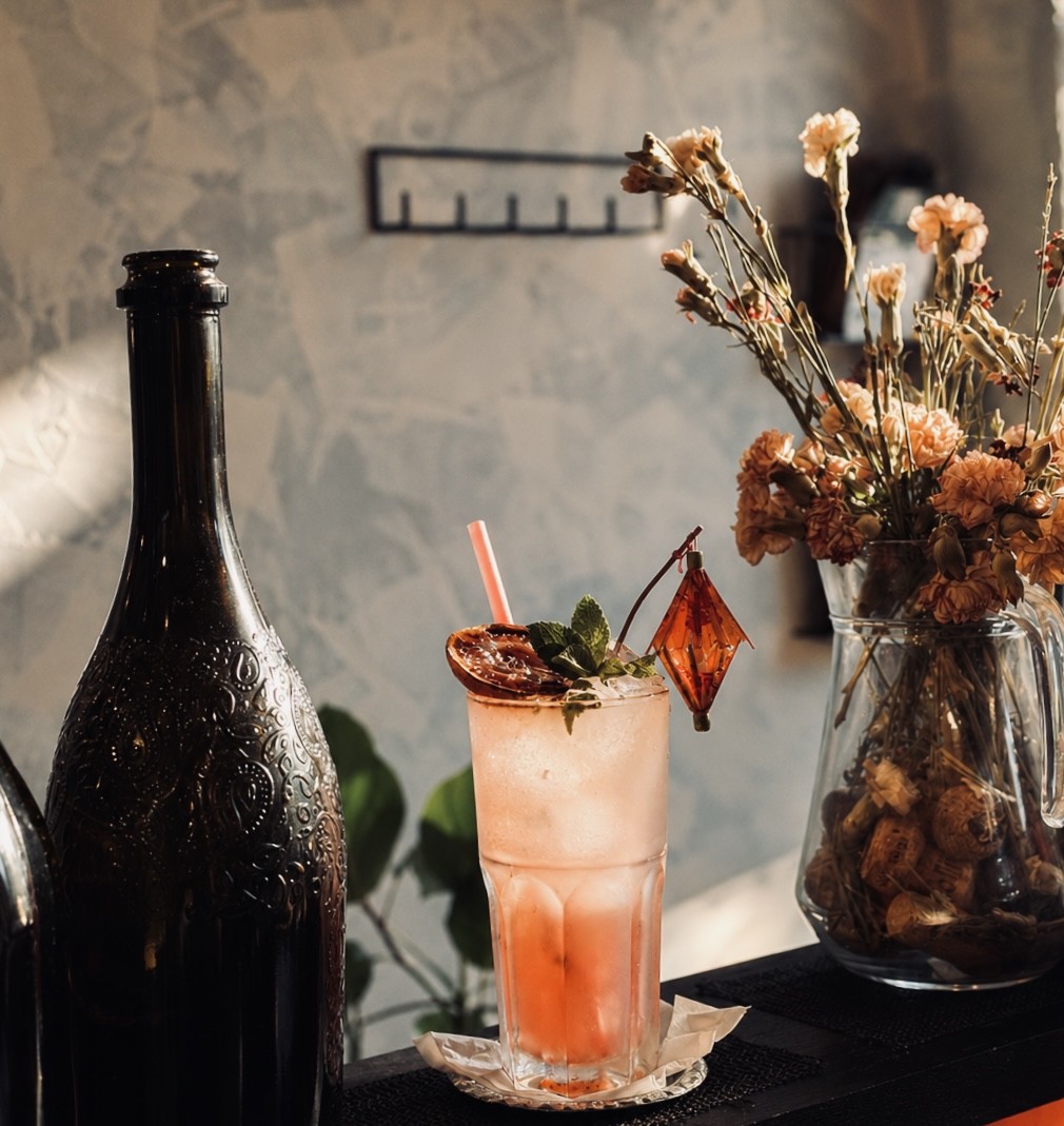 Bistro H’NOI: food & drinks