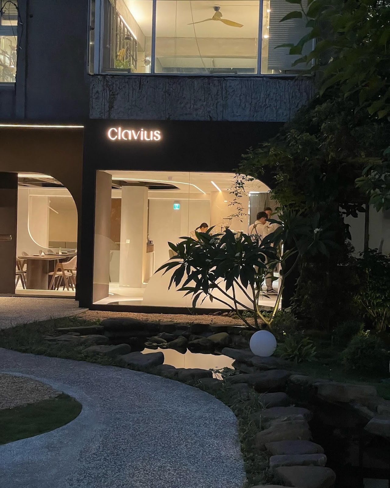 Clavius: the place