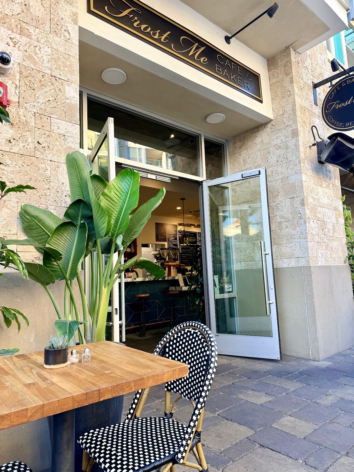 Frost Me Cafe and Bakery: the place