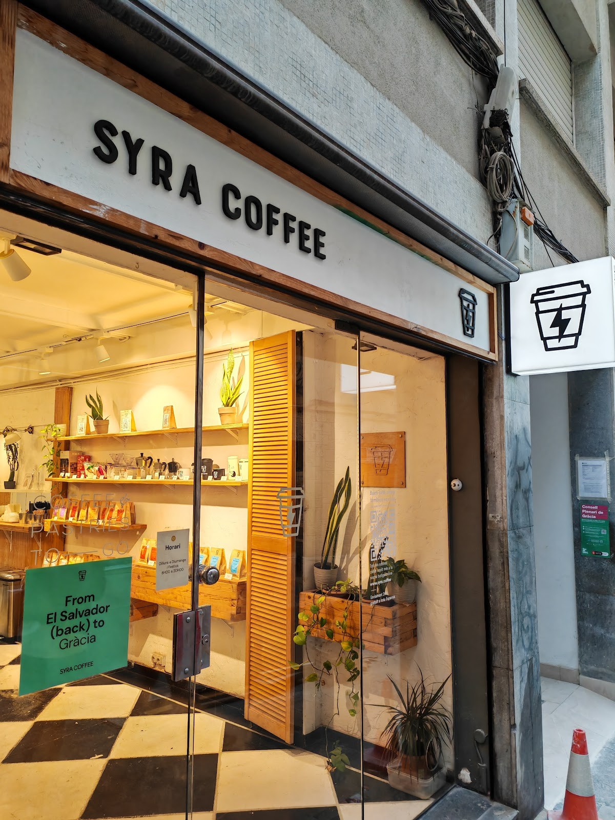 Syra Coffee - Diputació: the place