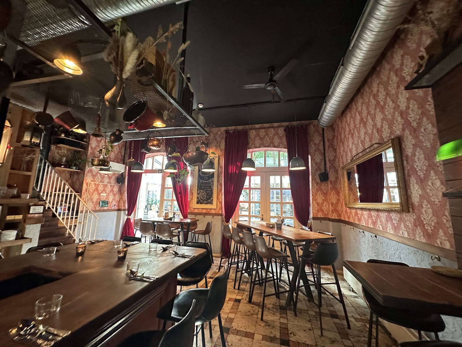 Night Kitchen: the place